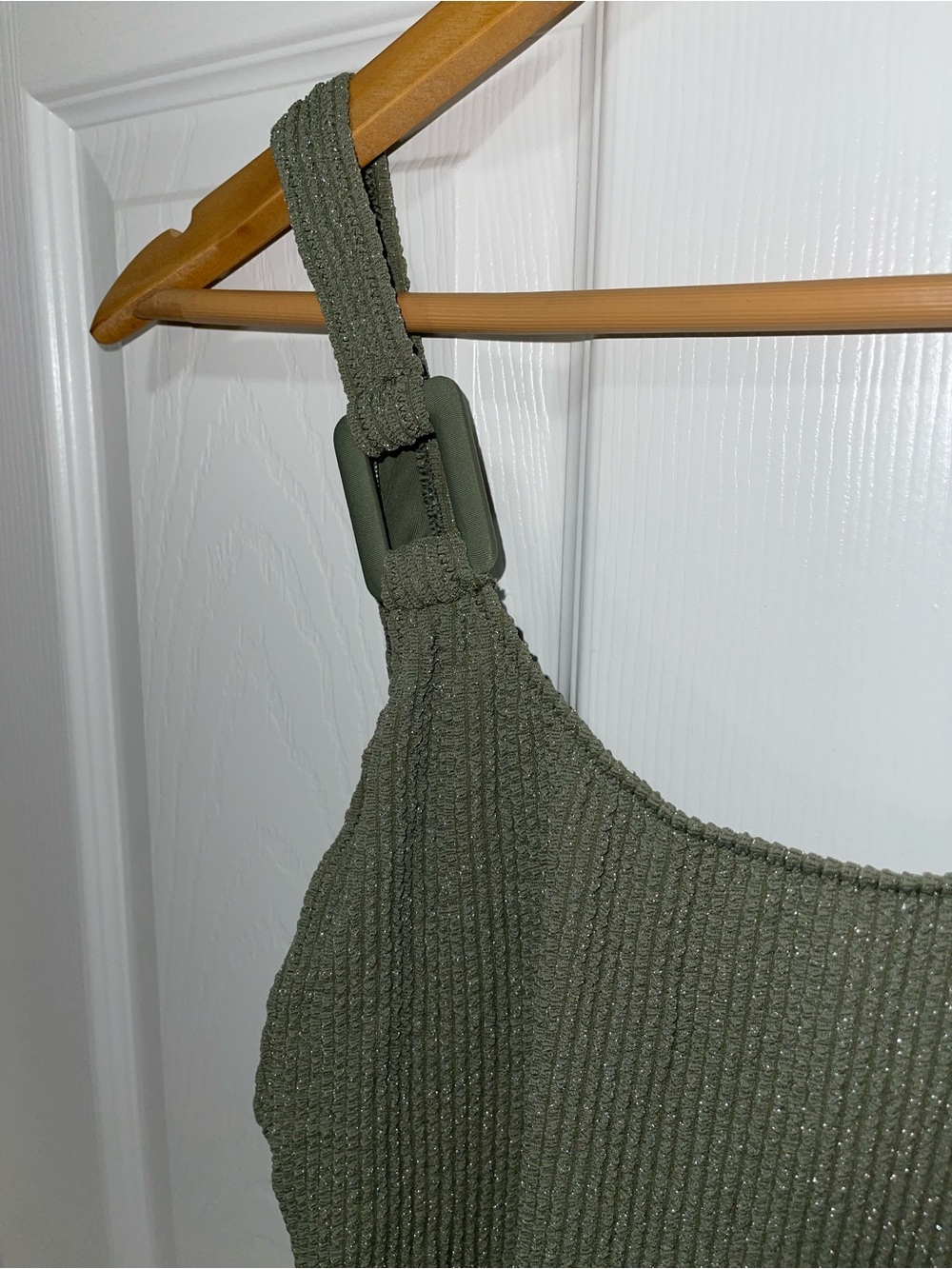 NEW Aeire Olive Green Textured One-Piece Swimsuit - Medium - Picture 4 of 8